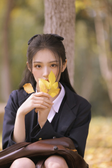 村长跪着舔寡妇
